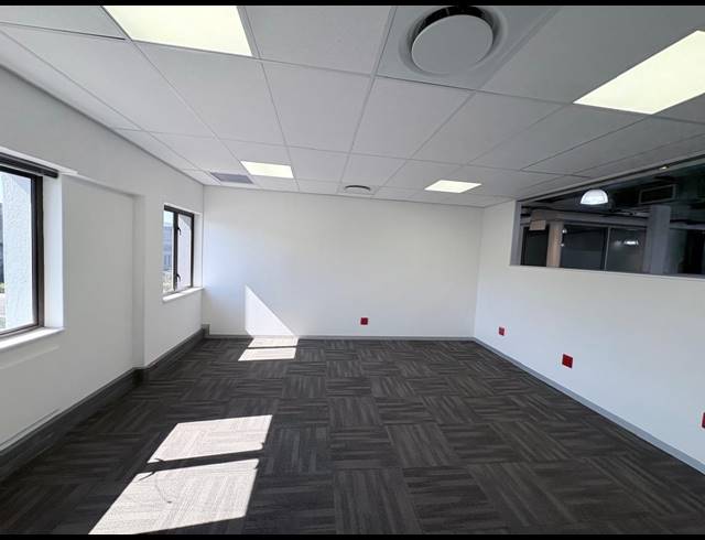 585M² OFFICE TO LET IN VORNA VALLEY